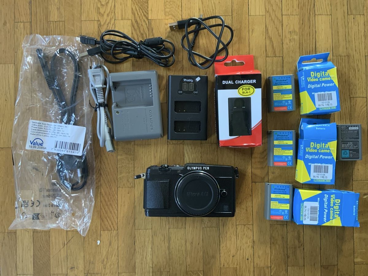 Olympus Fotocamera: OLYMPUS PEN E-P5 BLACK NEAR MINT CAMERA + ACCESSORIES – Nuovo (secondo la descrizione) da Genève venduto da SwissGeneva