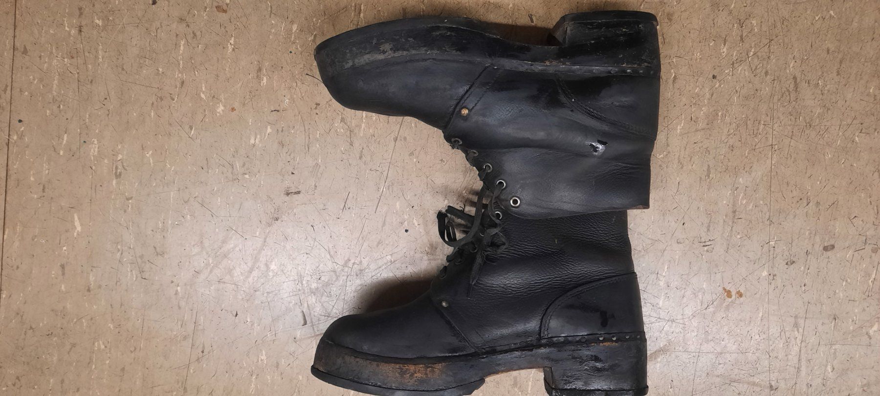 Herrenschuhe: Lederschuh mit Holzunterbau – Gebraucht aus Lauerz von manasi 2