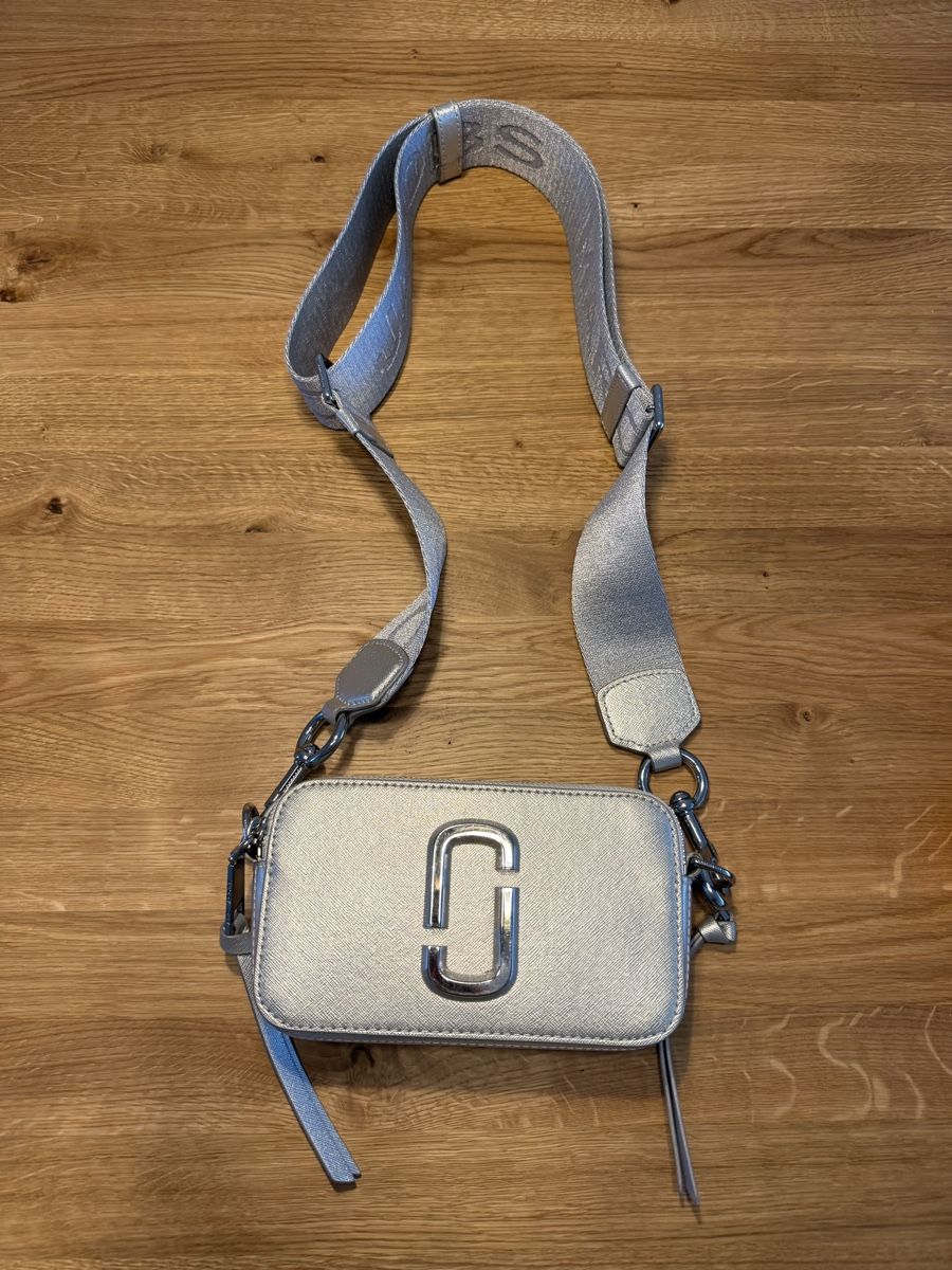 Marc Jacobs Taschen für Damen: Marc Jacobs Tasche Silber – Gebraucht aus Schlieren von mor_v7yk