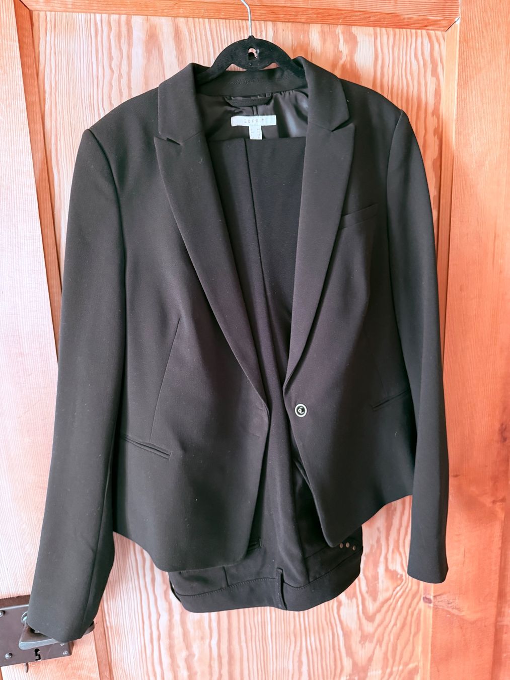 Esprit Completi & Tailleur: Hosenanzug von Esprit Gr. 38 schwarz – Usato da Braunwald venduto da Noveredo
