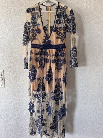 Sommerliches Maxikleid mit Spitze, Grösse M, Top Zustand