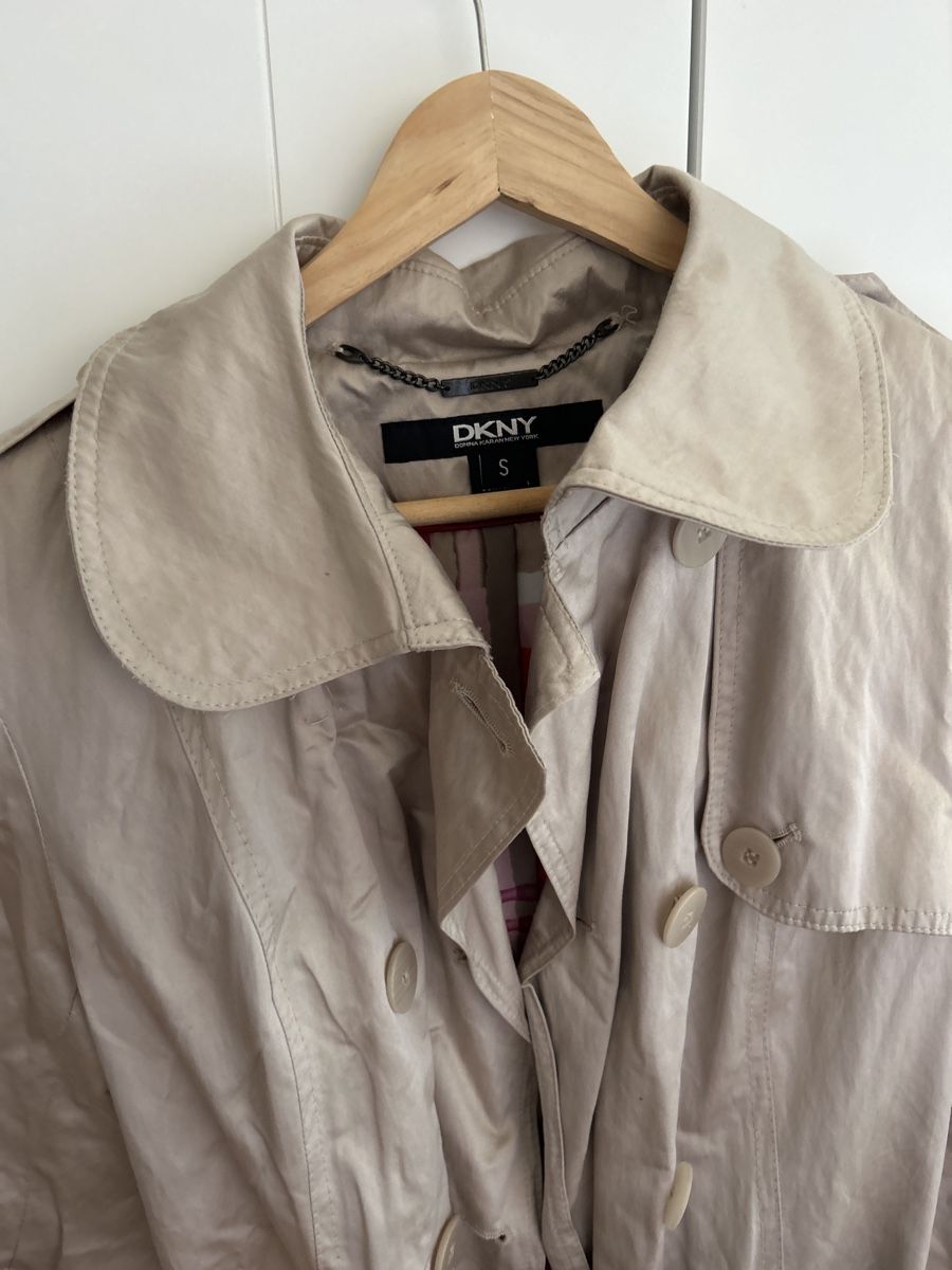DKNY Giacche: Beige DKNY trench coat size S – Nuovo (secondo la descrizione) da Genève venduto da aic_8tl7 1