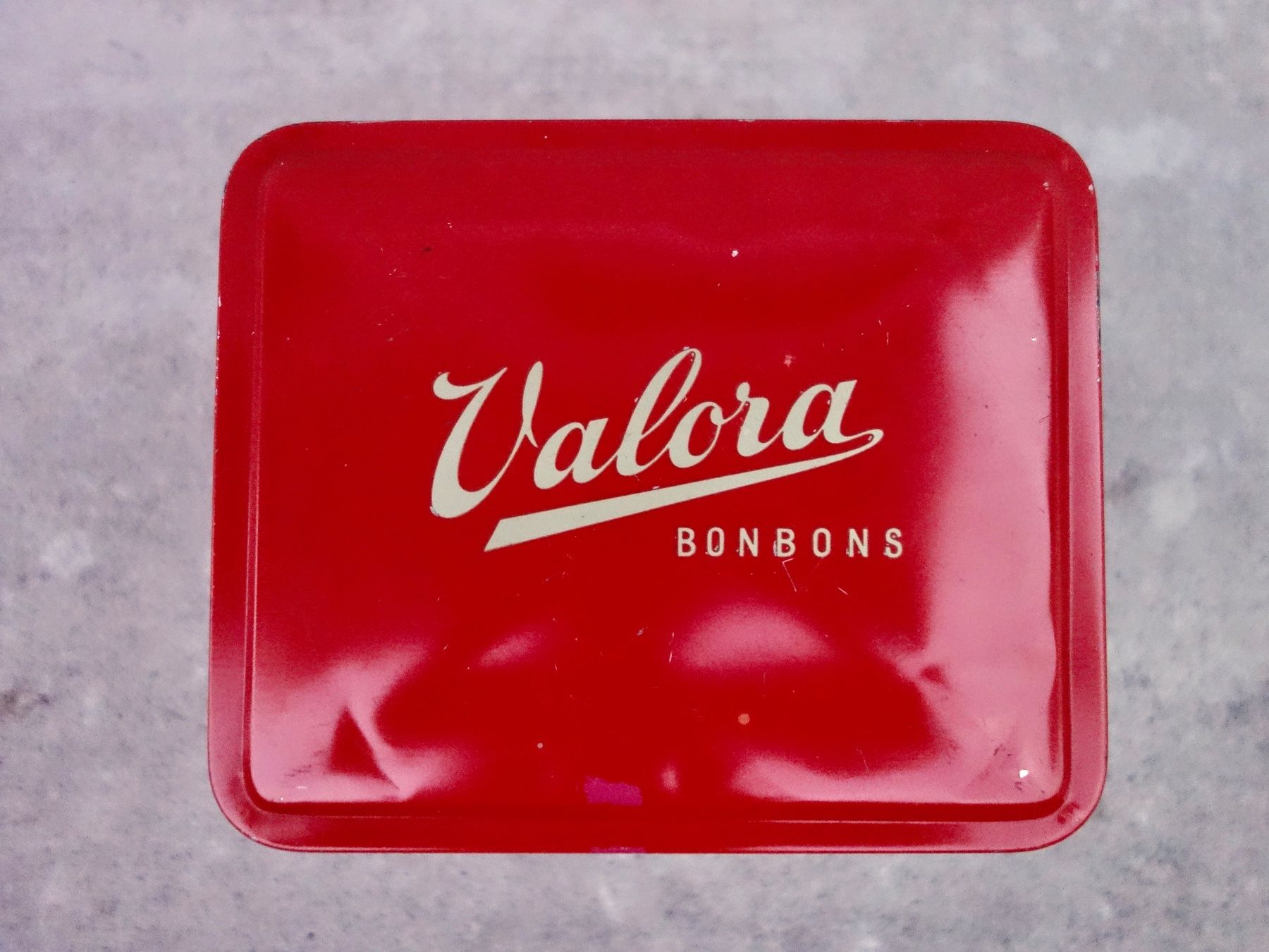 Tutte le decorazioni: alte Blechdose Dose Blech VALORA HALTER BEINWIL BONBONS – Usato da Kerzers venduto da bottlesandboxes 5