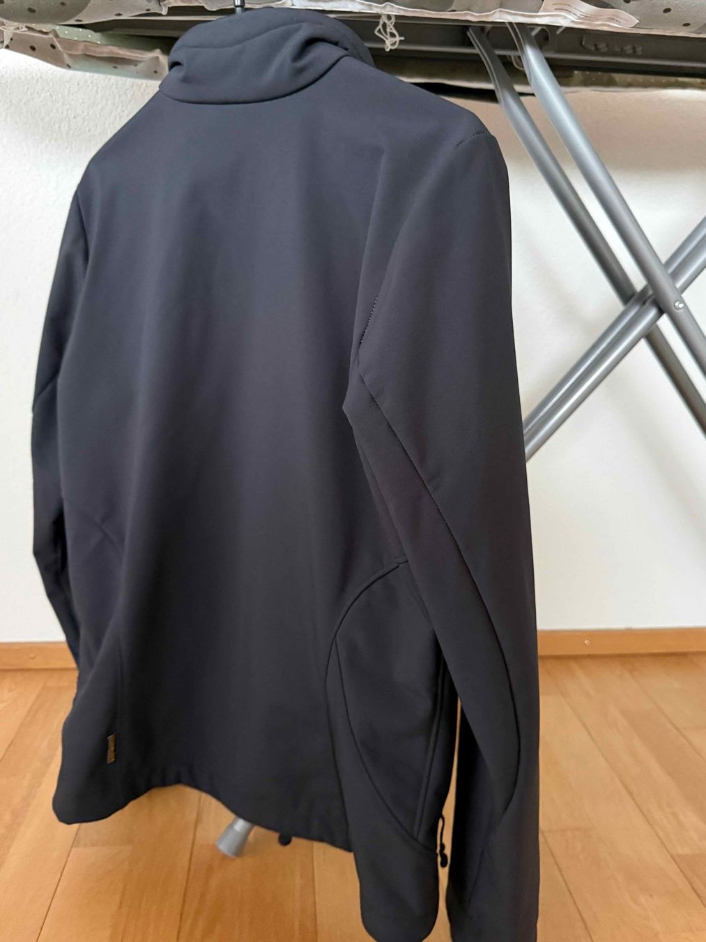 Jack Wolfskin Giacche: Jack Wolfskin Damen Softshell Grösse M dunkelgrau – Usato da Sempach venduto da alsas 1