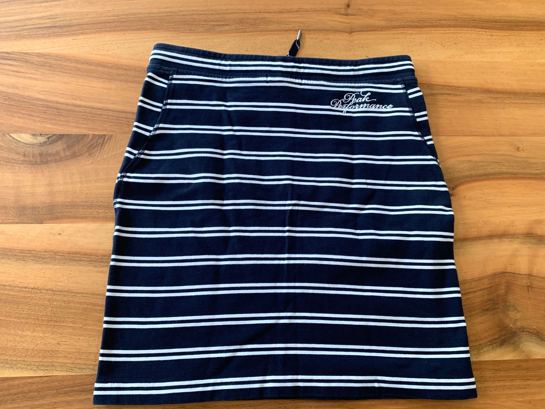 Peak Performance Gonne: PEAK PERFORMANCE sportlicher Minirock Jersey Gr. S – Usato da Meiringen venduto da tonicandgin 2