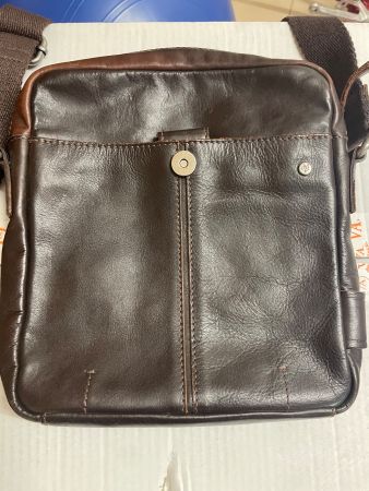 DUNKELBRAUNE LEDERTASCHE