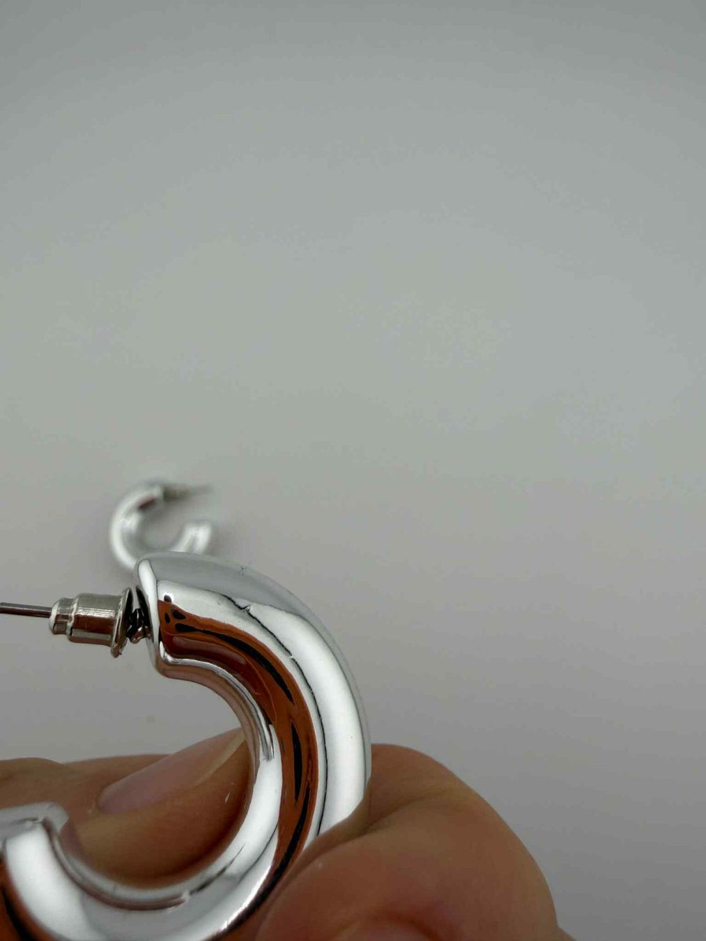 Ohrringe & -stecker: Modische silberfarbene Creolen 🌸 – Gebraucht aus Riehen von edu_92w7 3