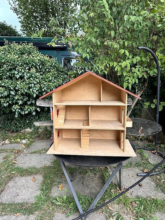 Maisons & Meubles de poupées: Puppenhaus – D'occasion à Bern par lauramilena