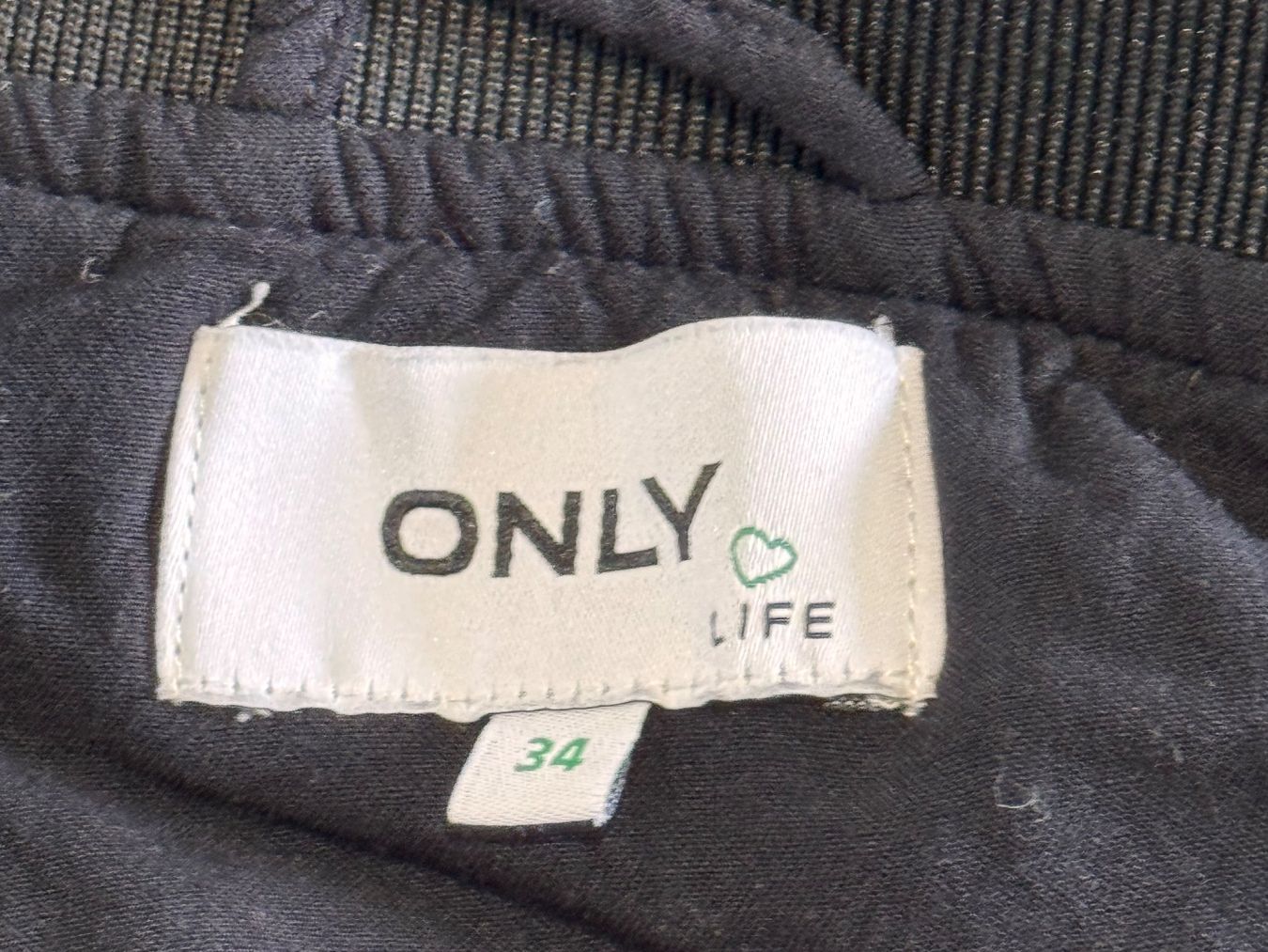 Only Giacche: Schwarzes Bomber Jäggli Jacke Only Gr. 34 – Usato da Rothrist venduto da Fondgruebe 4