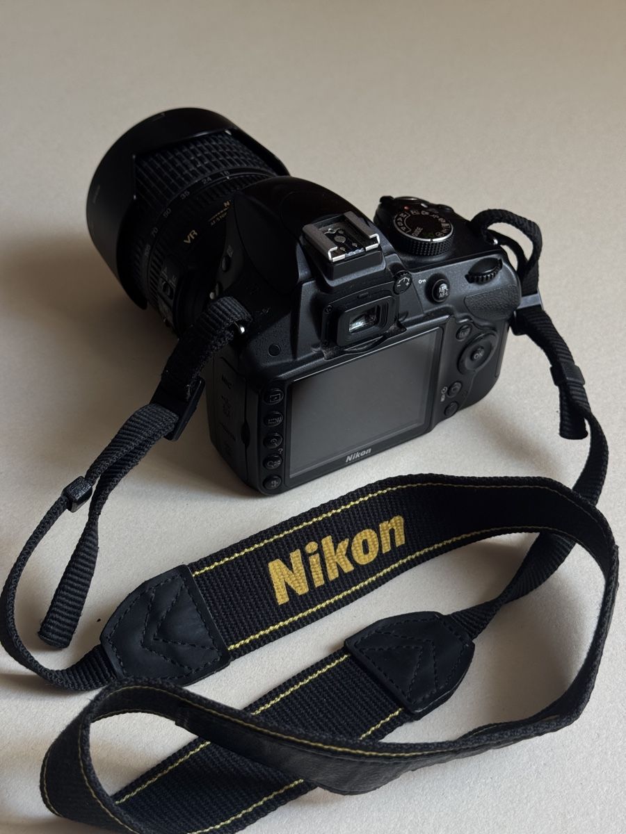 Nikon D3200 DSLR Camera with 18-105mm Lens (D'occasion) à Zürich pour ...