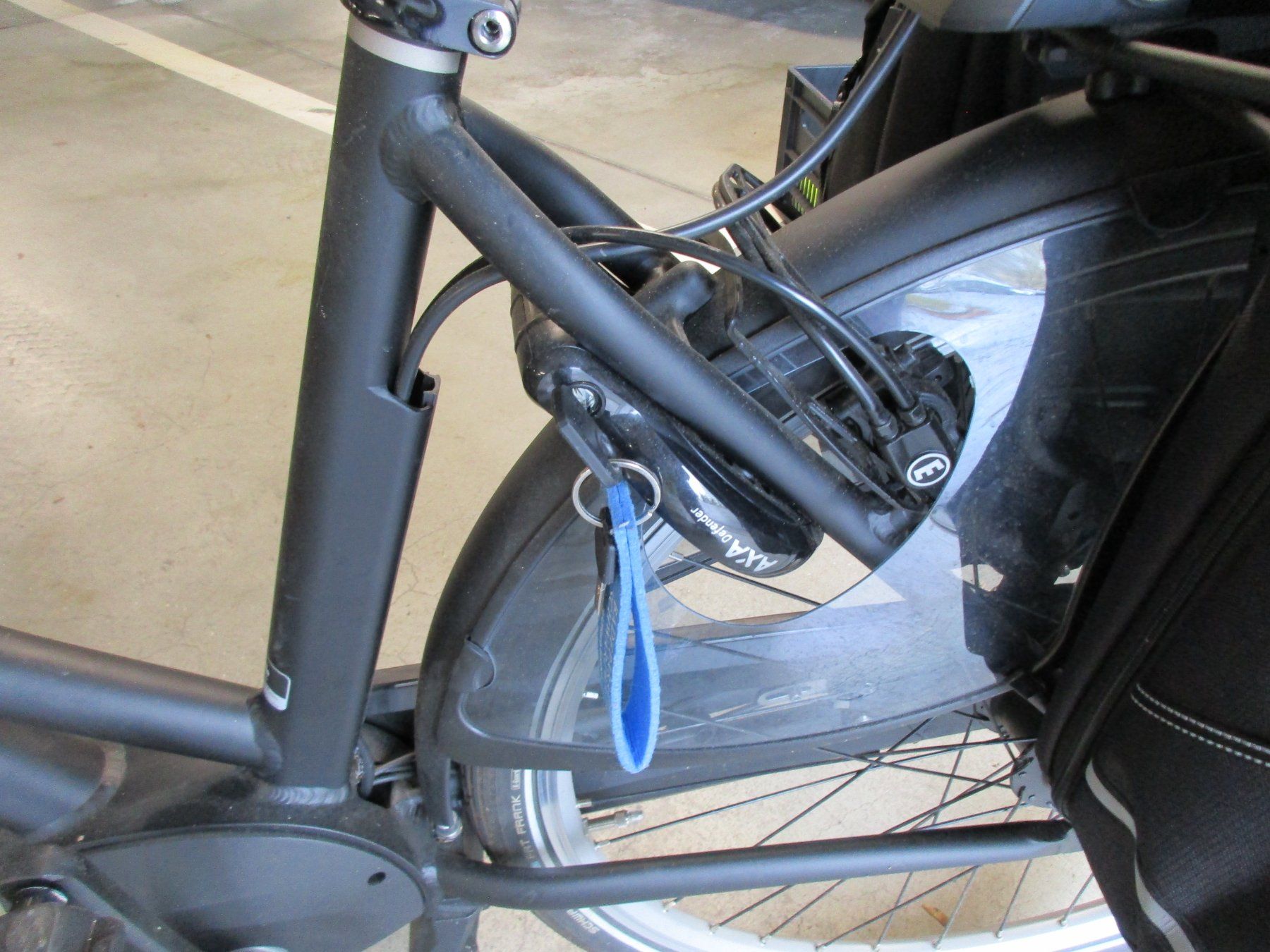 Velos: Neuwertiges Damen-Holländer-E-Bike – Neu (gemäss Beschreibung) aus Steinhausen von Ursina007 3