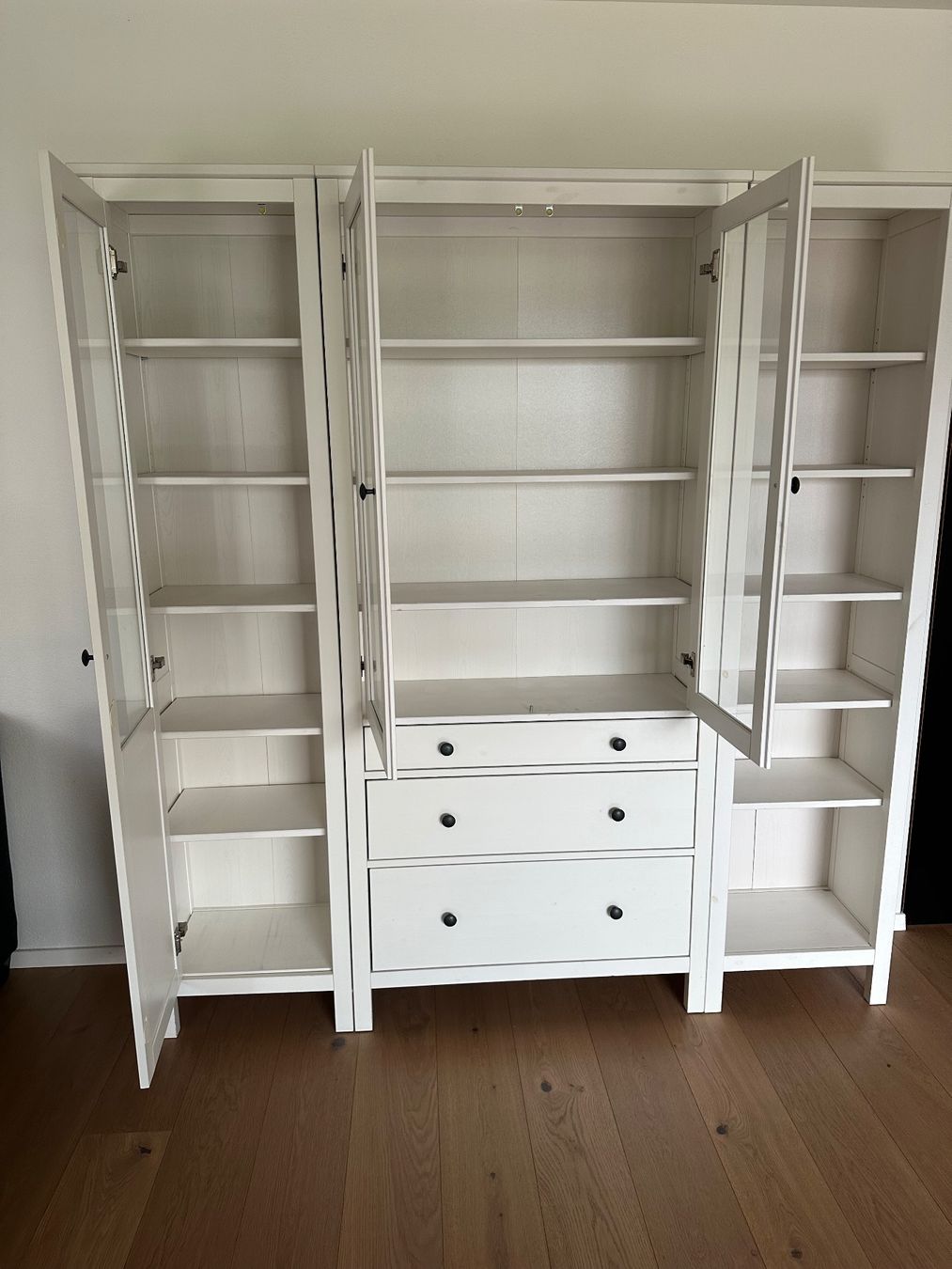 Ikea Vitrines: Hemnes Vitrine/Regal von IKEA – D'occasion à Pfäffikon ZH par annette_81 1