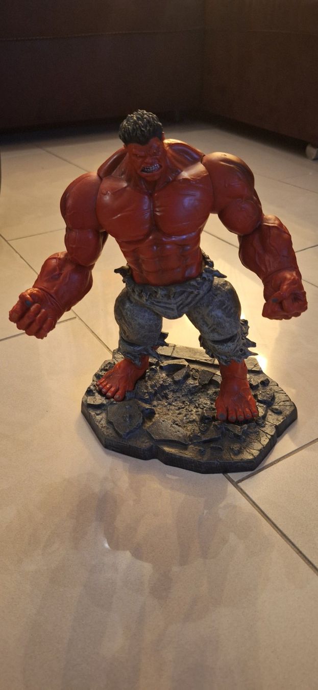 Marvel Figuren: Marvel Red Hulk Figur – Gebraucht aus Richterswil von uscars 2