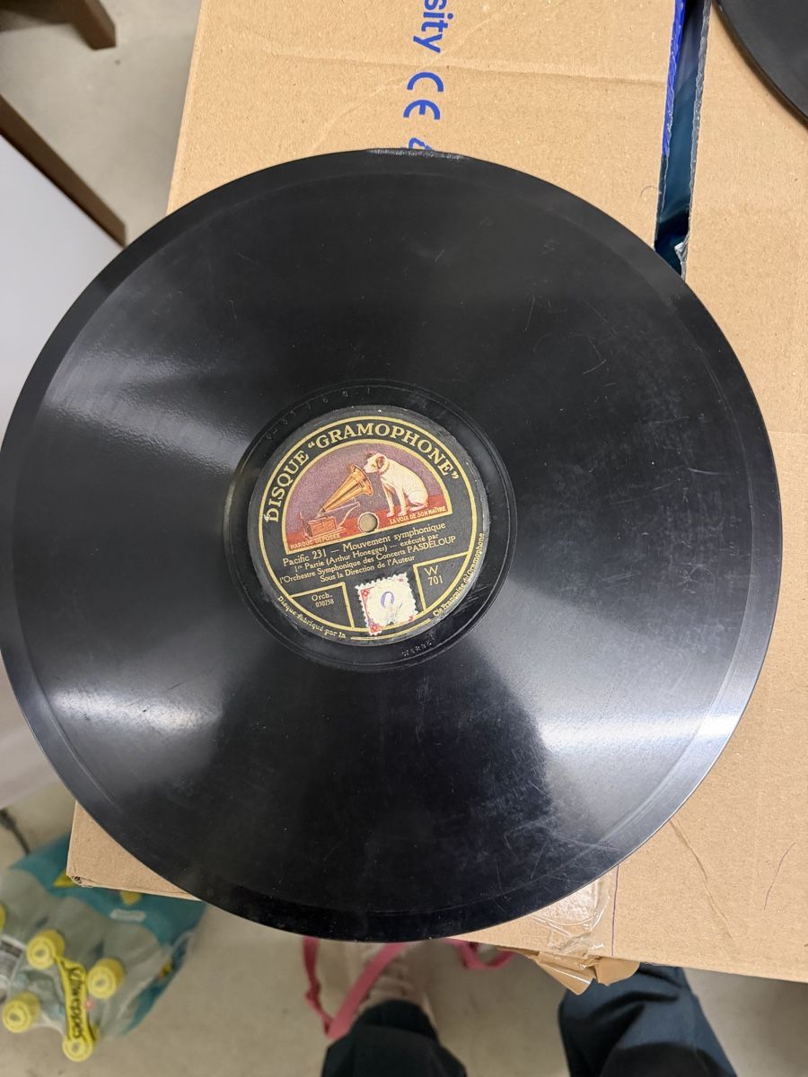 Giradischi: Ancien gramophone – Usato da Botyre (Ayent) venduto da Claude-EvelyneS 8