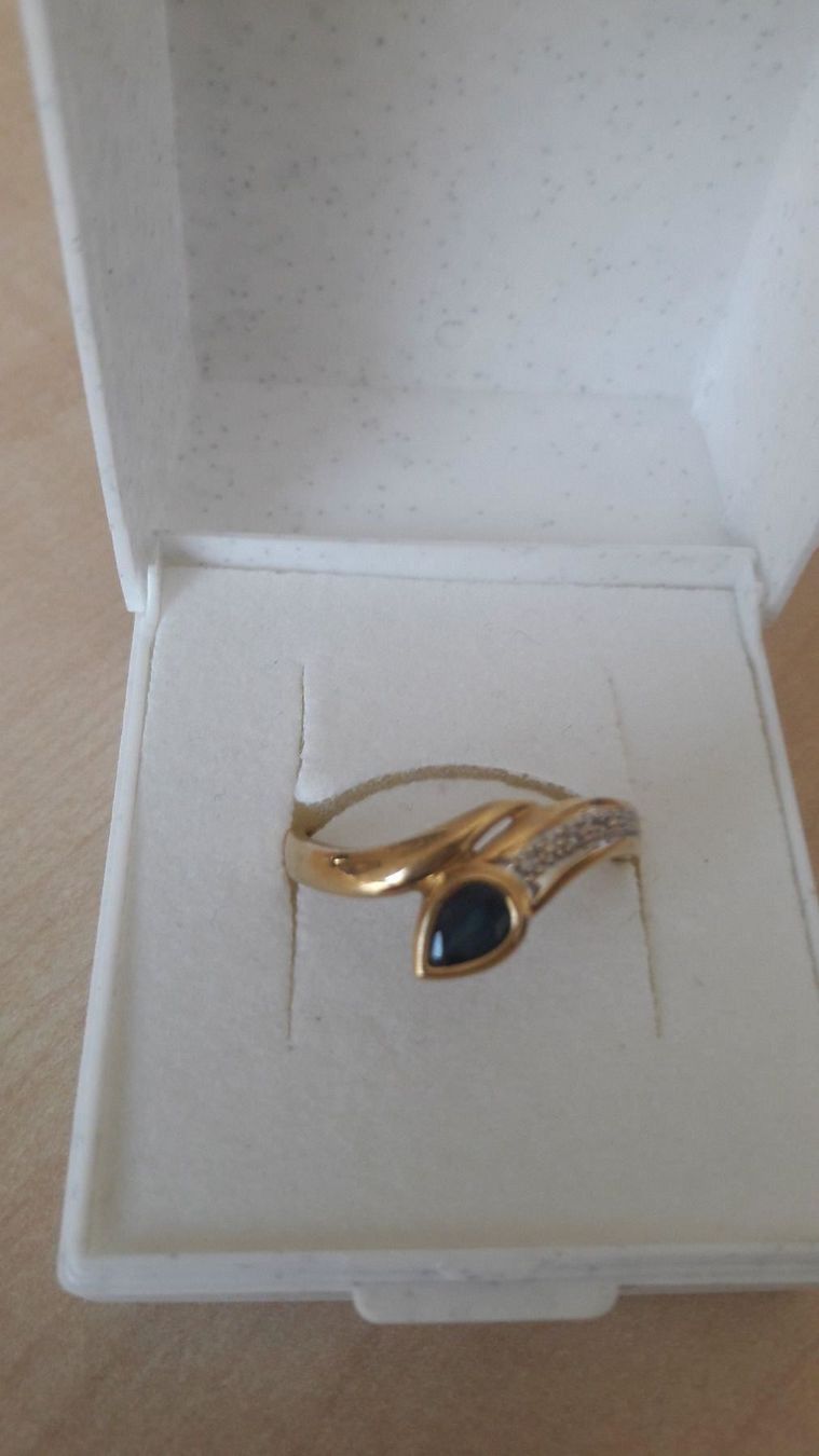 Anelli: gelbgold ring mit saphir – Usato da Herznach venduto da raycecile