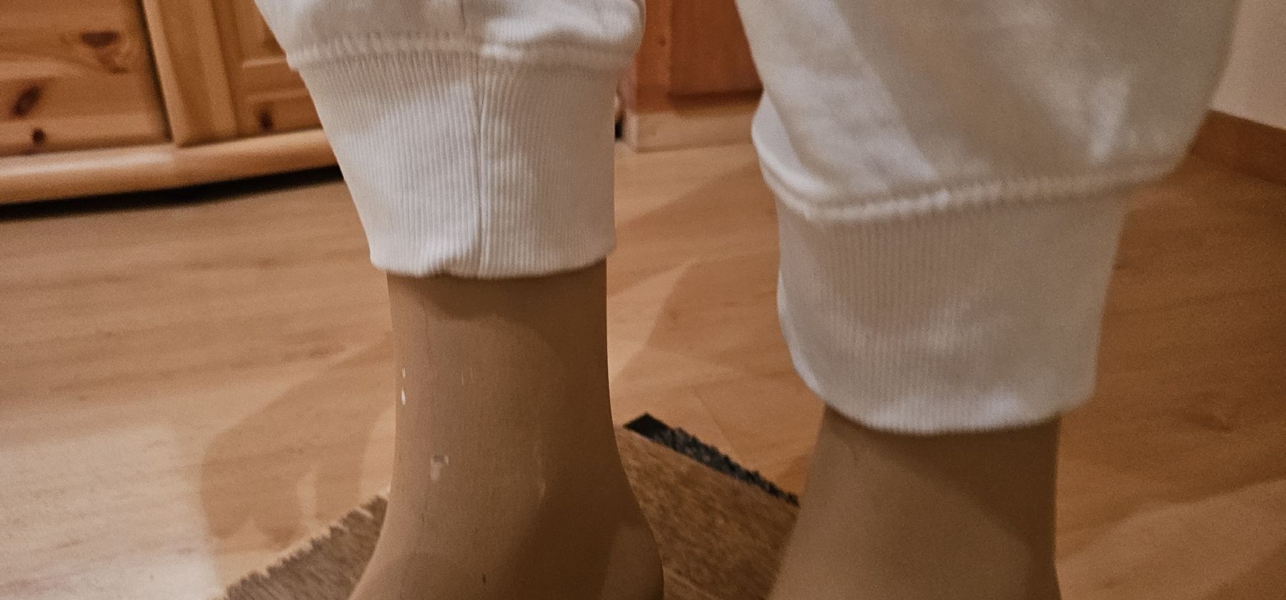 Pantaloni: Weisse  Jogginghose  gr.L mit Top – Usato da Ferden venduto da jemyce 4