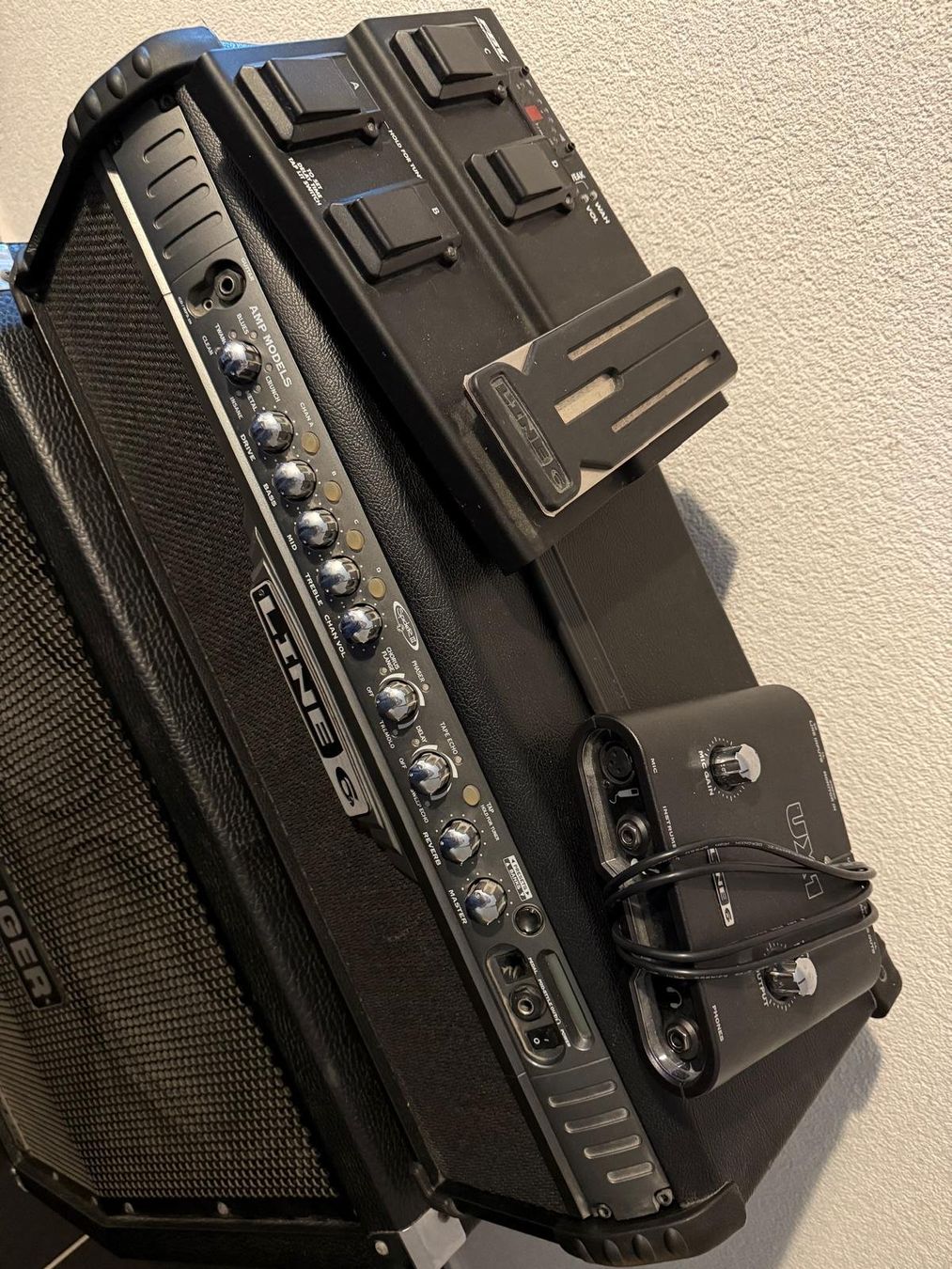 Line 6 Amplificatori: LINE 6 Spider III Verstärker mit riesiger Behringer Box – Usato da Amriswil venduto da Mike-Dyson 2