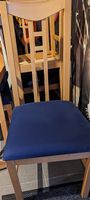5 Esszimmerstühle mit blauer Sitzfläche