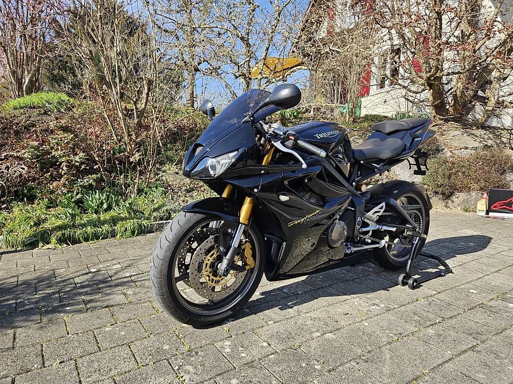 Triumph Strada: Triumph Daytona 675 – Usato da Ossingen venduto da carandbiketuning 4
