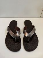 TORY BURCH-Neue silberfarbene Zehen-Sandale aus Lackleder 37