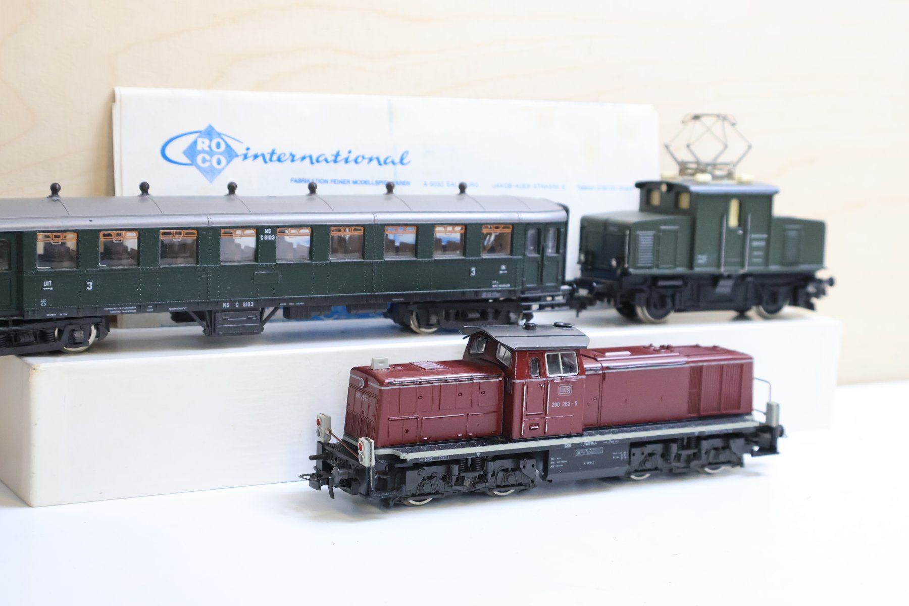 Roco Modelleisenbahnen: Roco Rangierloks + Wagen H0 Set - schöne Modelle – Gebraucht aus Winterthur von Monstera 4
