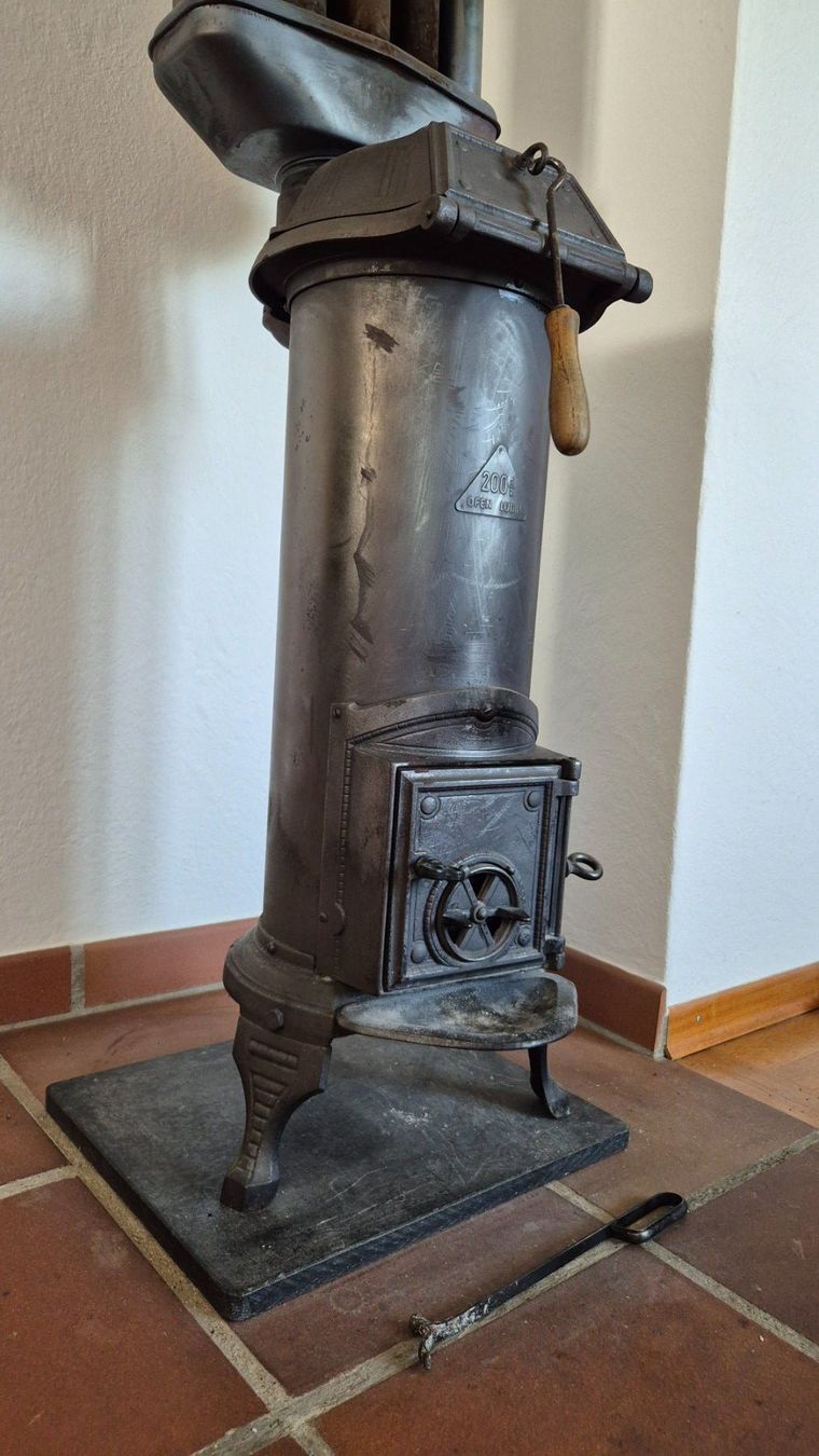 Sonstiges antikes Mobiliar: Kanonenofen Antik – Gebraucht aus Neftenbach von Nefti 1