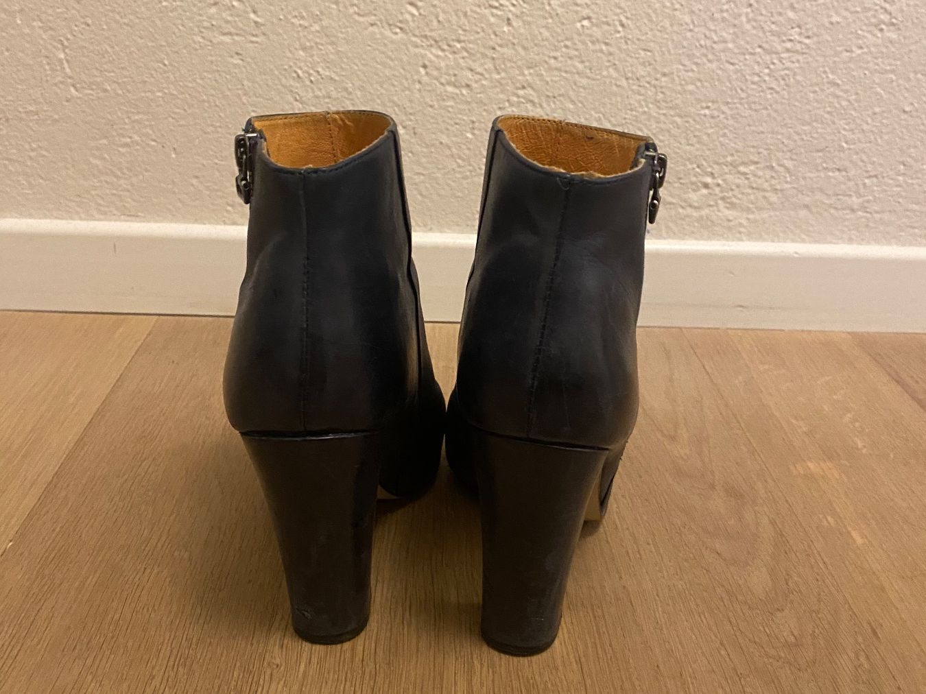 Buffalo Scarpe da donna: BUFFALO - dunkelblaue Lederstiefeletten, Gr. 38 – Usato da Nidau venduto da roshani85 3