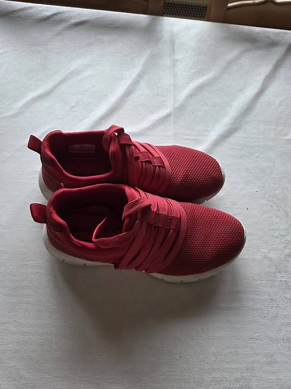 Chaussures femmes: Baskets  femme  – D'occasion à La Croix (Lutry) par azzura01 1