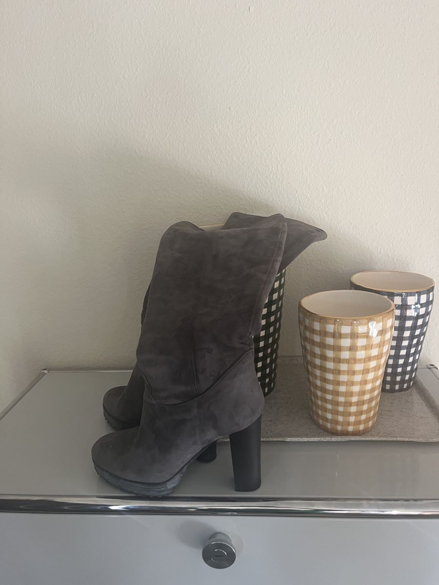 Hogan Scarpe da donna: HOGAN Wildleder Plateau Stiefel Boots grau 38 – Usato da Zürich venduto da Budulinek123 2