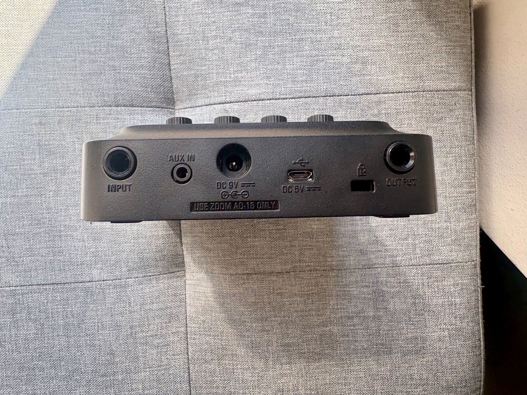 Zoom Instruments de musique: Zoom G1 Four Guitar Multi-Effects Processor – D'occasion à Interlaken par dom_t5cc 2