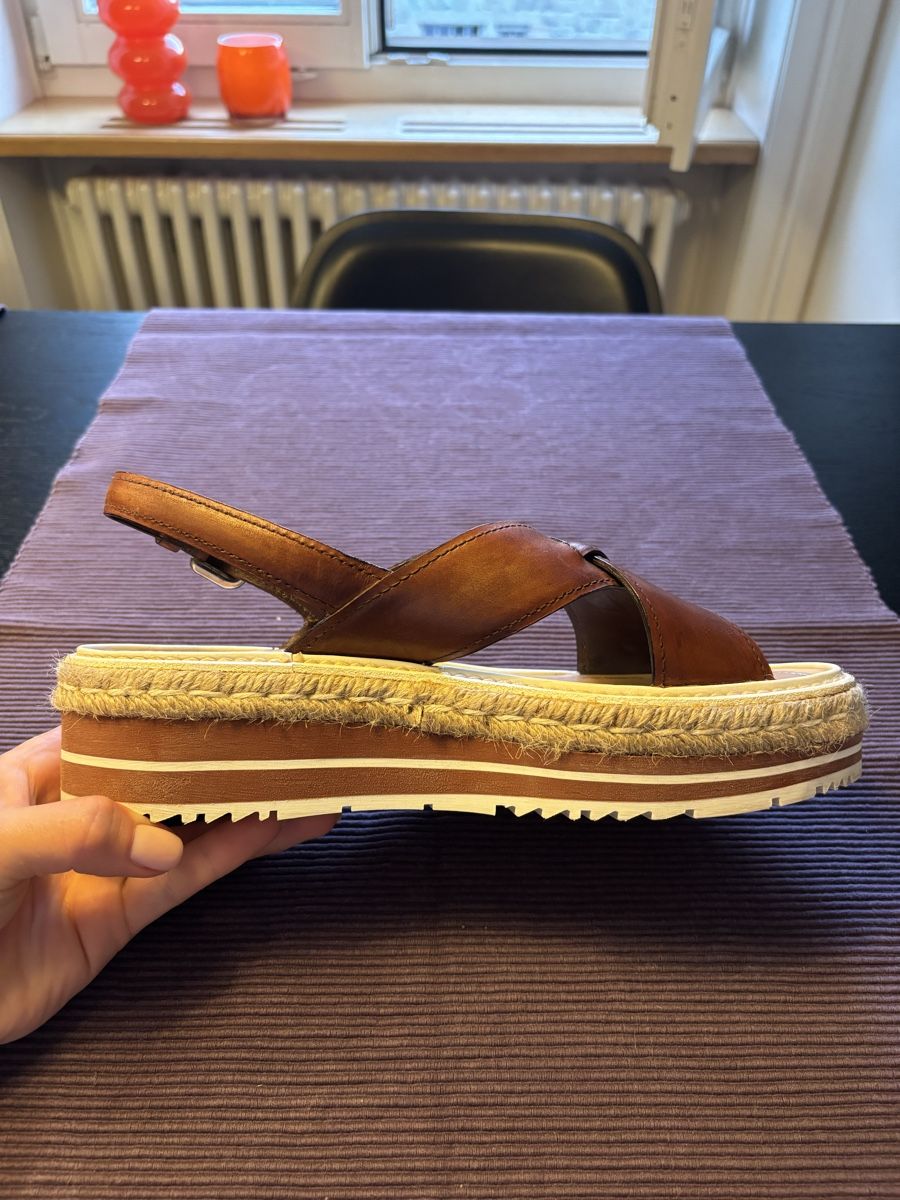 Prada Chaussures femmes: PRADA Sandalen – D'occasion à Zürich par Lynnlouise 2