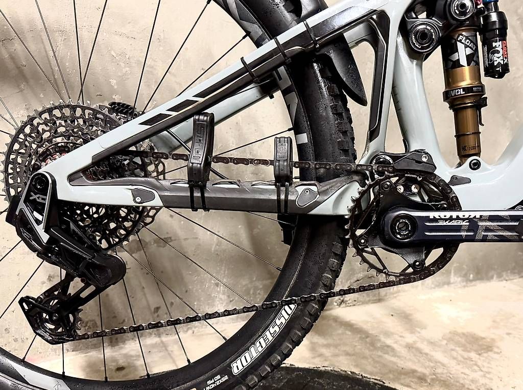 Vélos: Premium Light E-Bike Pivot Shullte SL - S/M – D'occasion à Bern par sam_zn9d 2