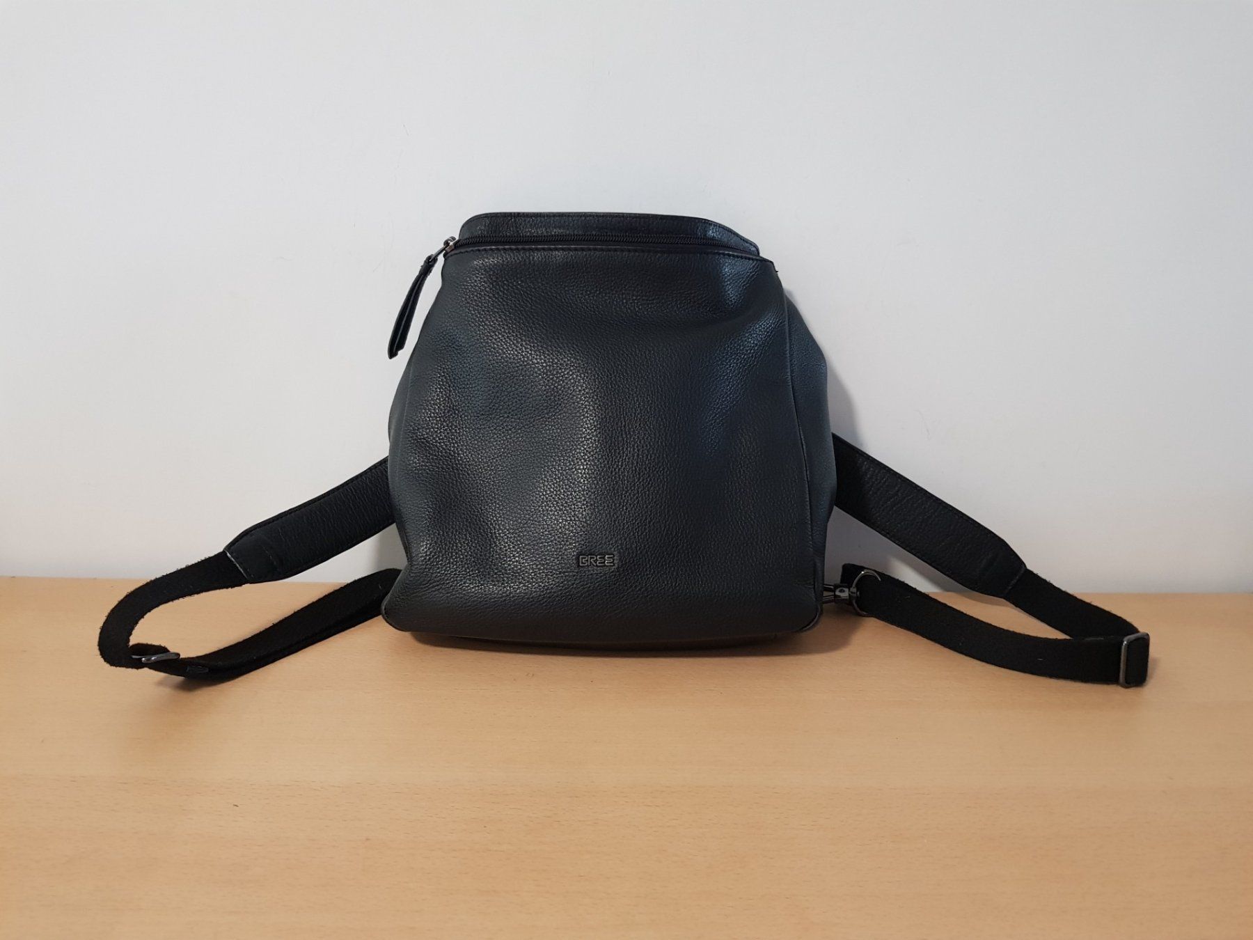 Bree Rucksäcke: Bree Leder Rucksack/Umhängetasche – Gebraucht aus Basel von Birs868