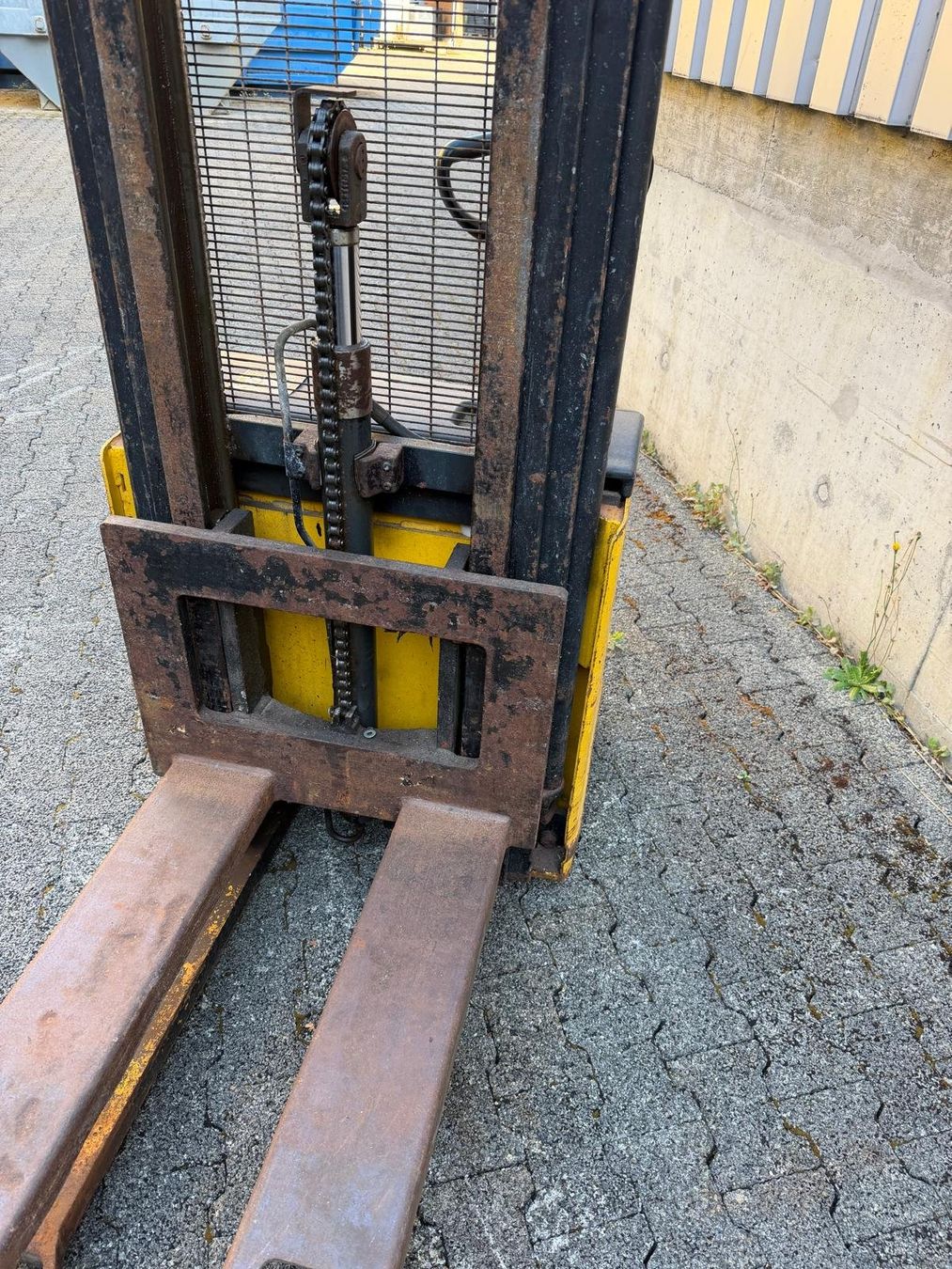 Carrelli elevatori e a forche: Deichselstapler OM – Usato da Dintikon venduto da SIRADO 2