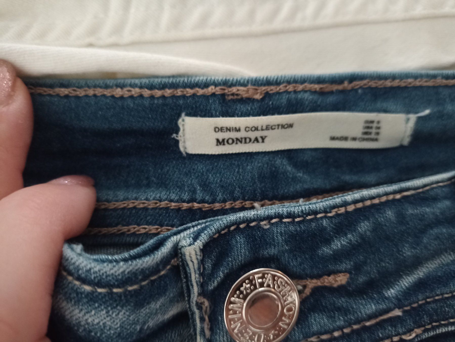 Pantaloni: 3 Bermudas gr.36 – Usato da Winterthur venduto da Husakeva 6