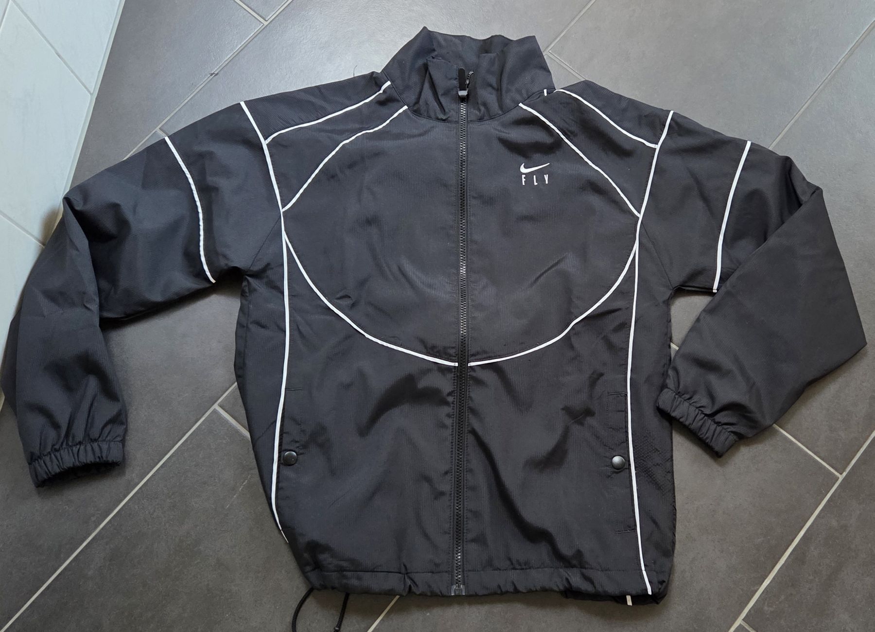 Nike Giacche: Leichte Jacke Nike Gr. S – Usato da Lyss venduto da Urma5