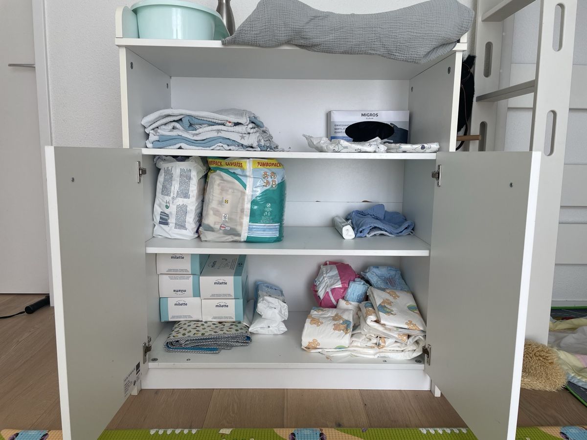 Tables à langer & accessoires: Wickeltisch weiss – D'occasion à Wolfhausen par SchuSchuS 1