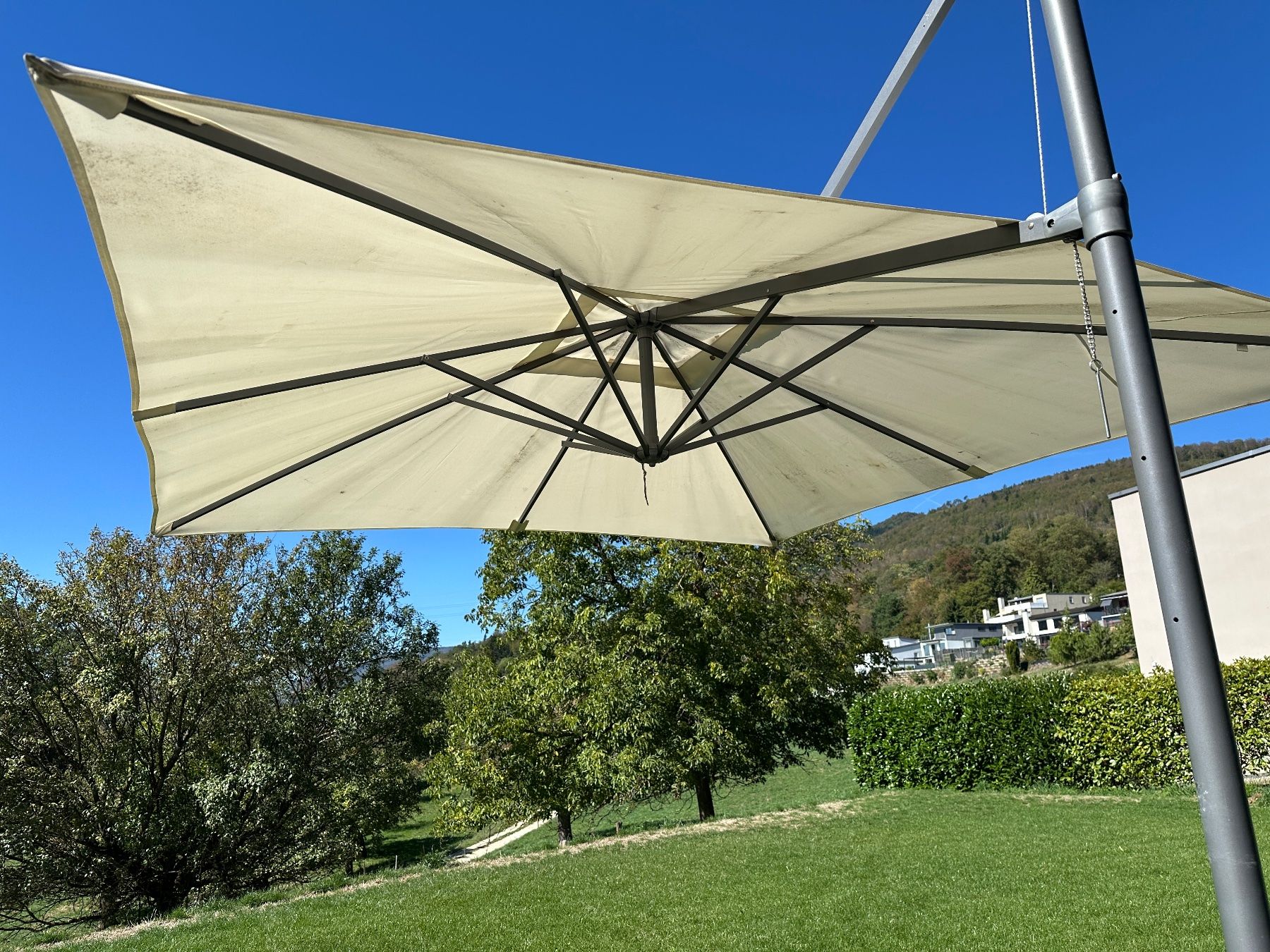 Ombrelloni: Sonnenschirm 2.5x2.5m – Usato da Hägendorf venduto da hermes07 3