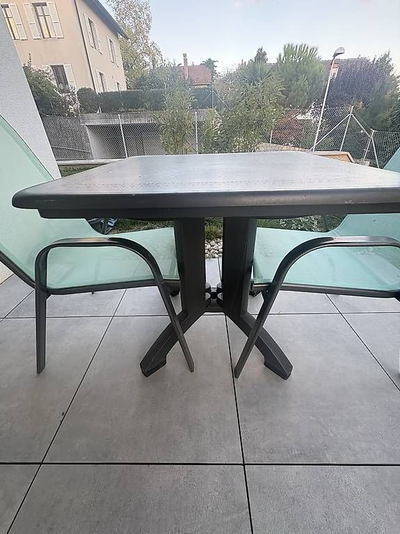 Set di tavolo e panche: Mobilier de jardin  – Usato da Peseux venduto da san_9bqc 3
