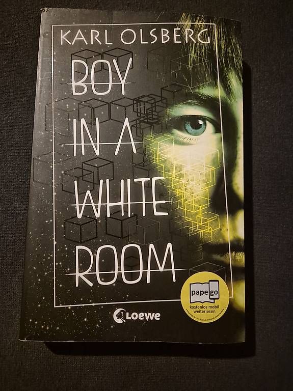 Bücher: Boy In A White Room – Gebraucht aus Nürensdorf von luc_9ksf