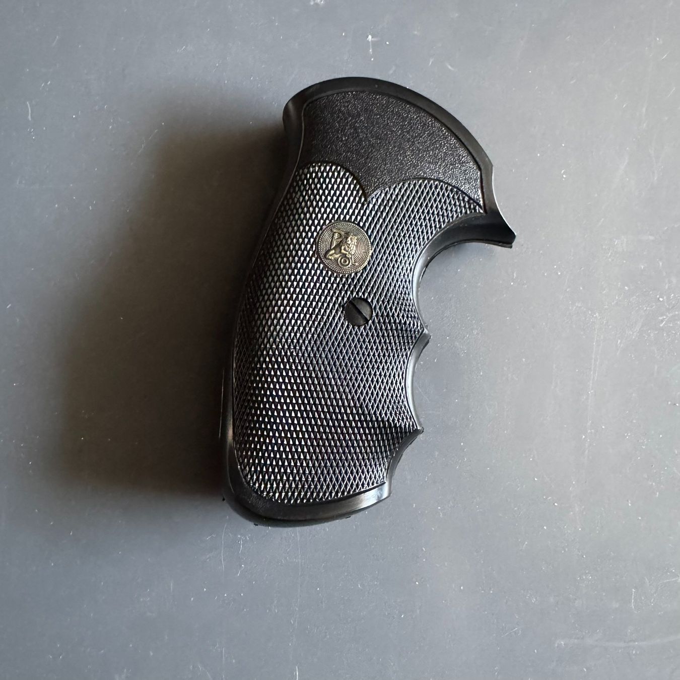 Tiro a segno: Pachmayr Smith and Wesson J-Frame Round Butt Griff – Nuovo (secondo la descrizione) da Collex venduto da commander31