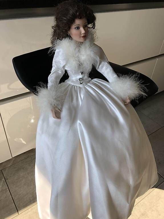 Bambole: Poupée en robe de mariée – Usato da Savigny venduto da Zoulou63 1