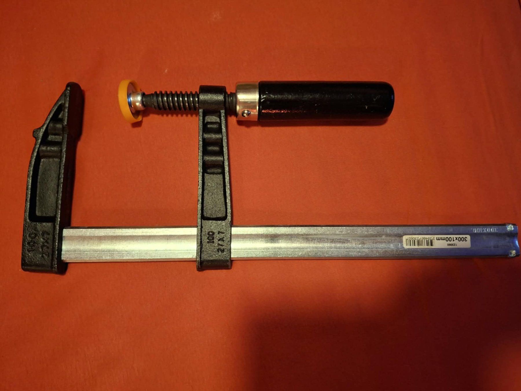 Alle Werkzeuge: Serre-joint de menuisier 300 x 100 mm – Gebraucht aus Villars-sur-Glâne von Eden8
