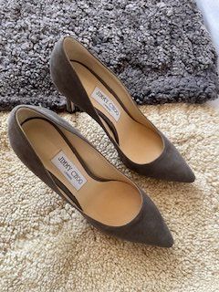 Jimmy Choo Scarpe da donna: Jimmy Choo Romy Suede Pumps Dark Grey 37 – Nuovo (secondo la descrizione) da Bernhardzell venduto da Sunka0 5