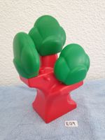 E04: Lego Duplo Baum mit rotem Stamm