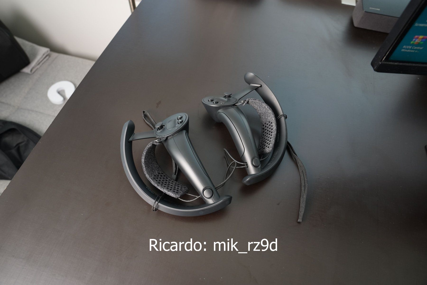 Valve Casque VR: Valve Index VR Komplettset mit Controller und Basisstationen – D'occasion à Gossau SG par mik_rz9d 5