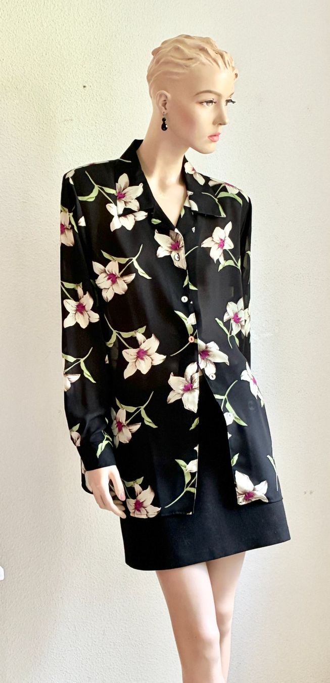 Blusen: Bluse mit Blumenprint mit schwarzem Jupe – Gebraucht aus Kloten von Nephty 5