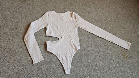 Weisser Body mit Ausschnitten