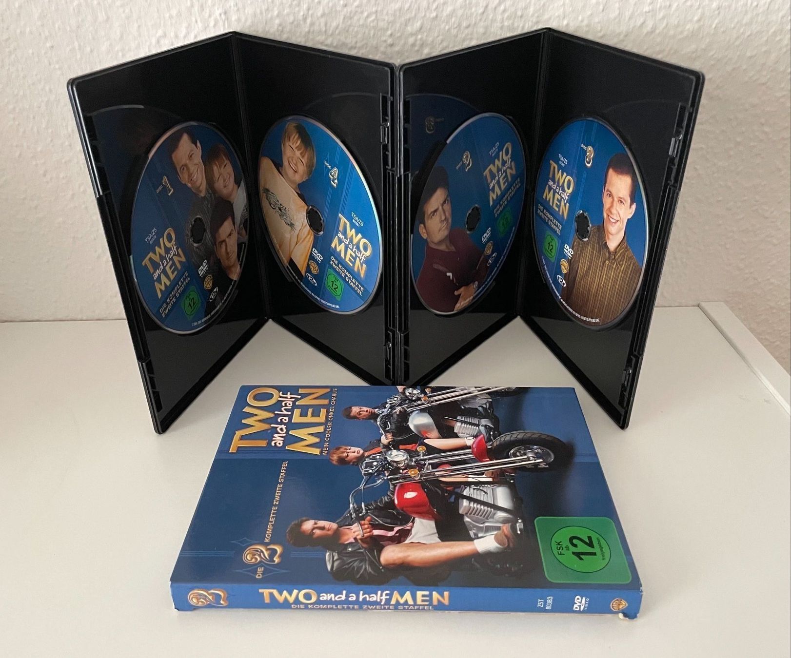 Tutti i DVDs: Two and a Half Men: Season 2 – Nuovo (secondo la descrizione) da Riehen venduto da M.S.DVD 2