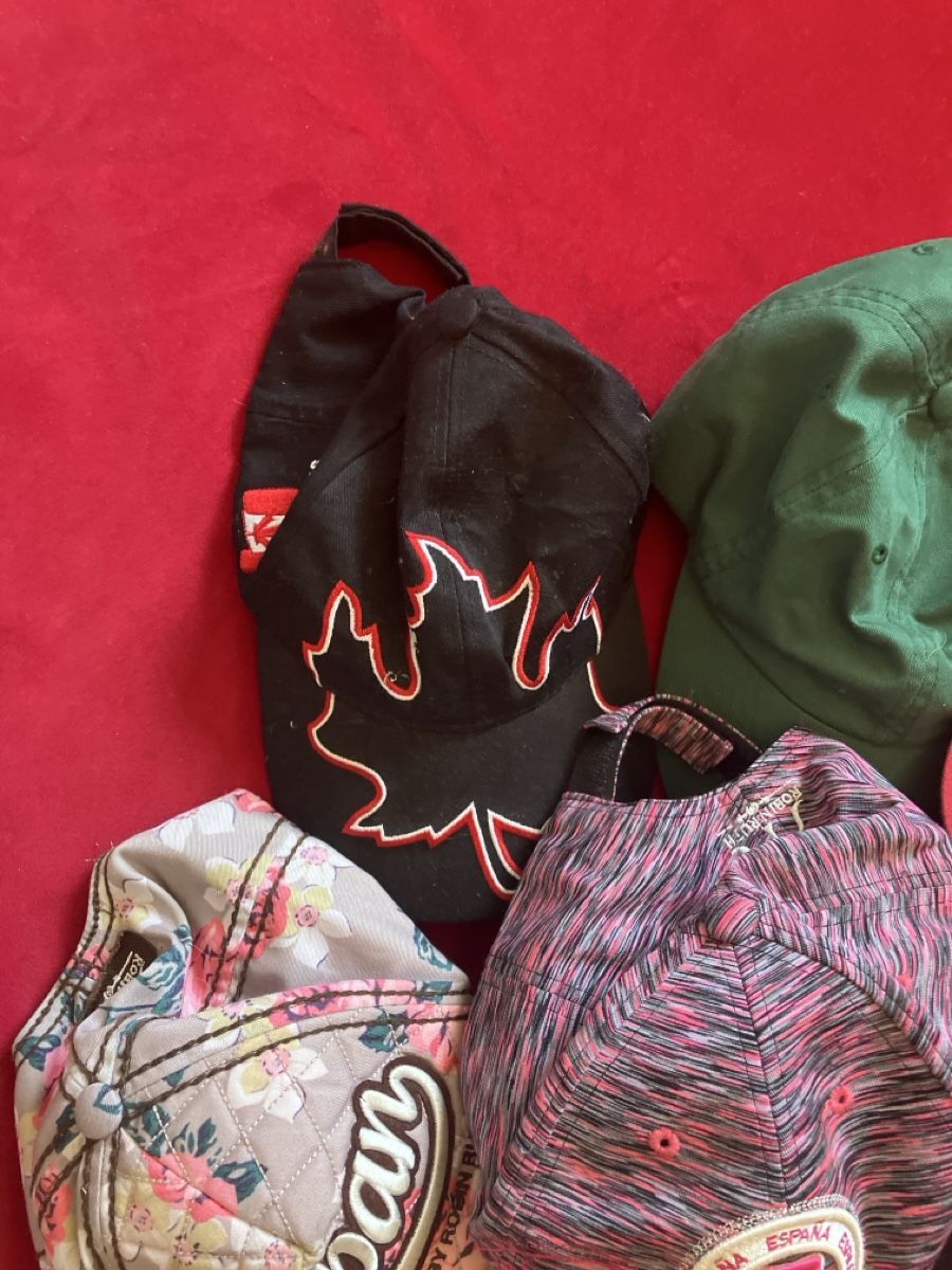 Chapeaux, bonnets & casquettes: 6 Damen Golf Caps Verschiedene  – D'occasion à Muralto par jac_hkz5 3